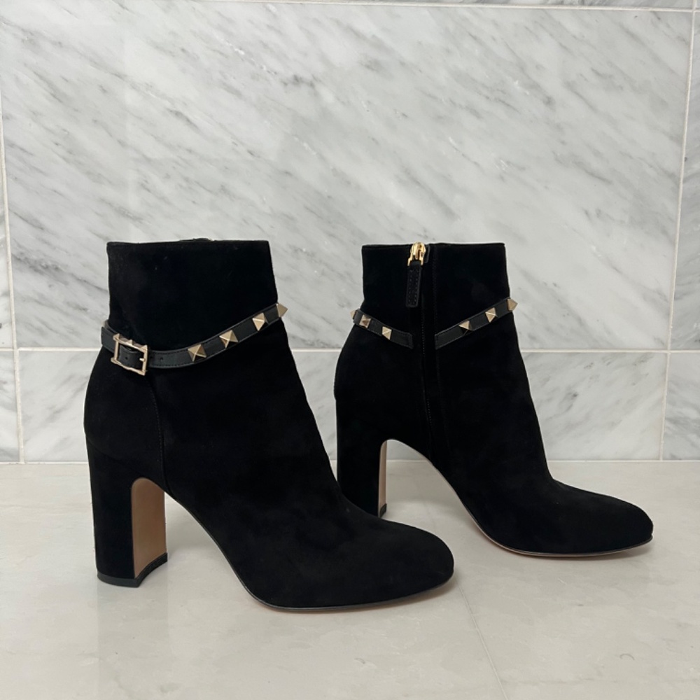 Valentino Garavani Women's Rockstud Suede Ankle Booties in Black,  size EU 37.5
